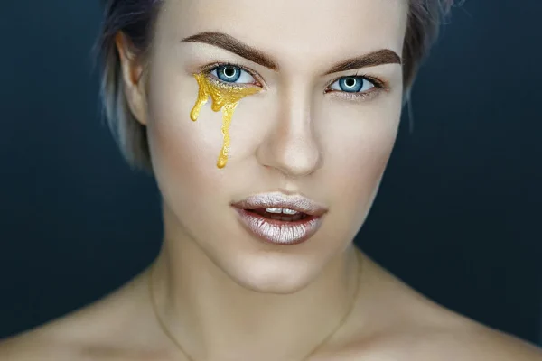 Rétention d’eau : pourquoi votre visage gonfle et comment y remédier