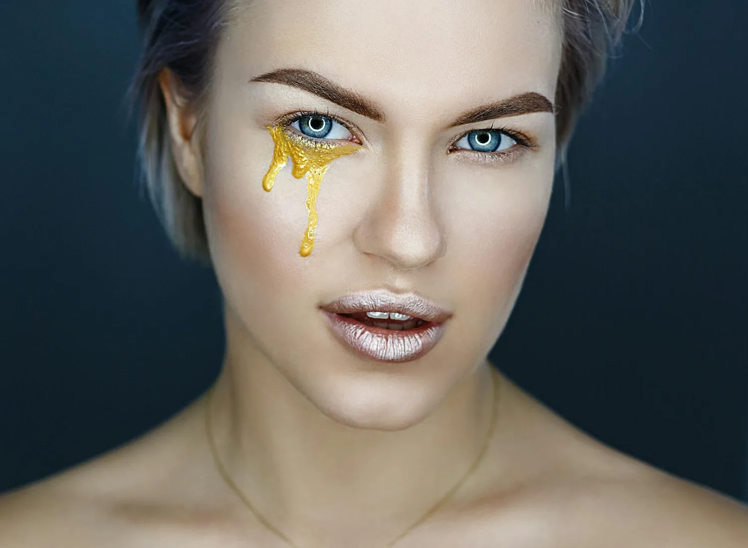 Rétention d’eau : pourquoi votre visage gonfle et comment y remédier