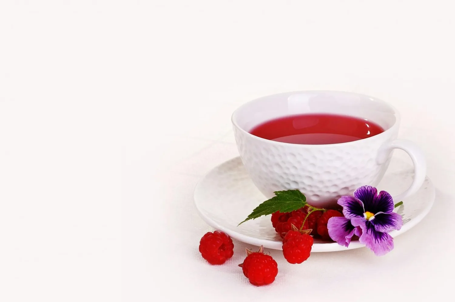 Tisane de feuilles de framboisier : recette et bienfaits prouvés